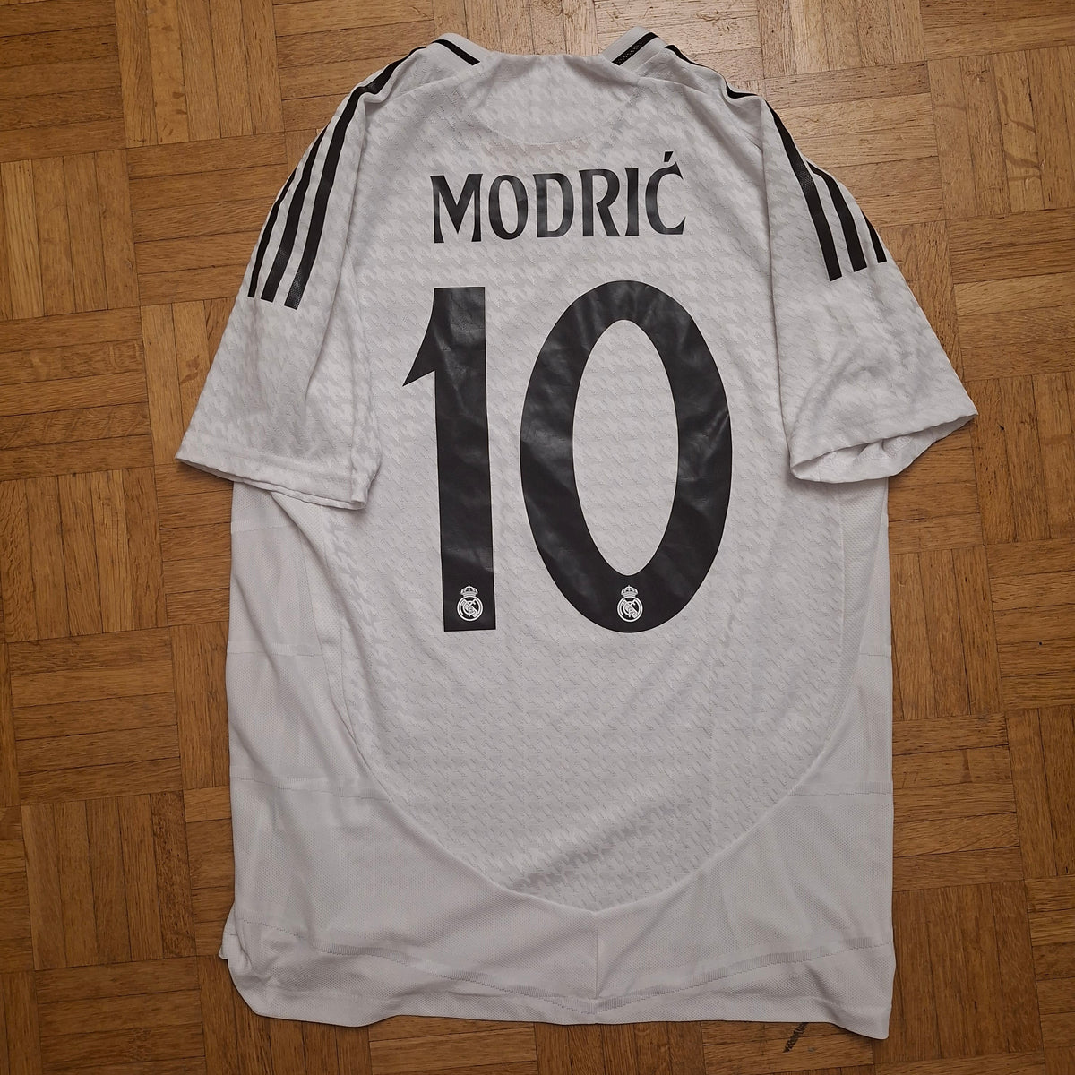 Real Madrid Heimtrikot 24/25 #10 Modric in Grösse M